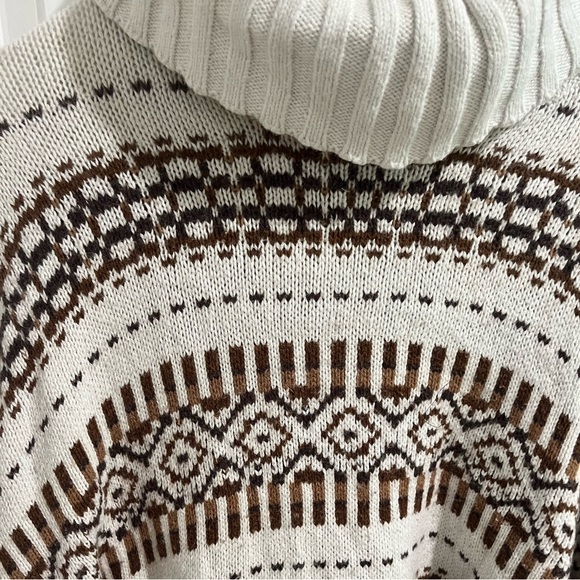 H&M Poncho - Picture 2 of 3